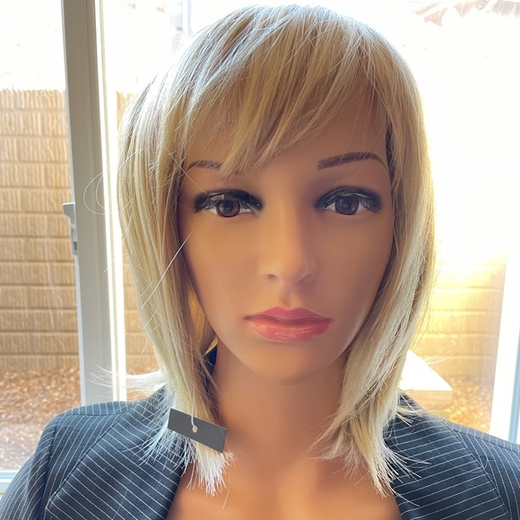 NWT 12” pale honey blonde highlights ash with bangs short bob wig natural look - Picture 2 of 16